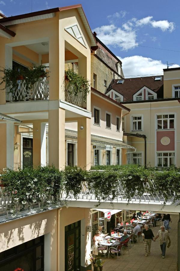 Apartmany Cesky Dvur มาเรียอานซเกลาซนี ภายนอก รูปภาพ