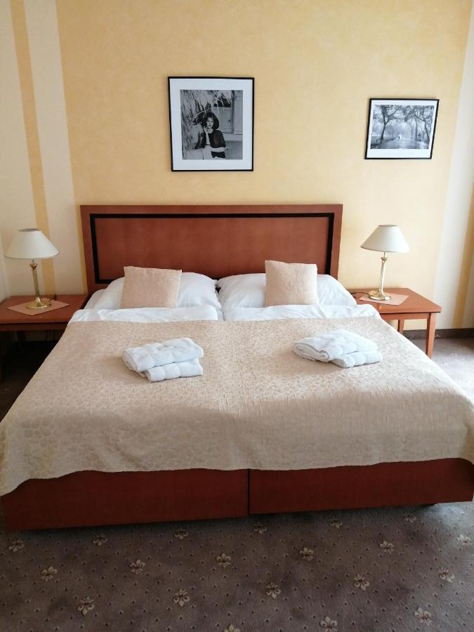 Apartmany Cesky Dvur มาเรียอานซเกลาซนี ภายนอก รูปภาพ